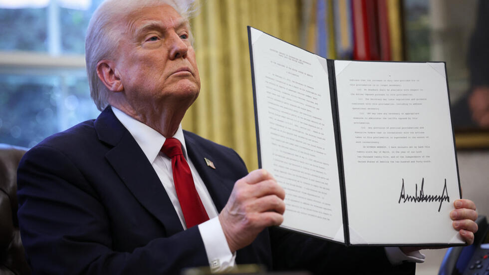 TRUMP : Nouvelles Mesures Économiques, Impact Technologique Mondial