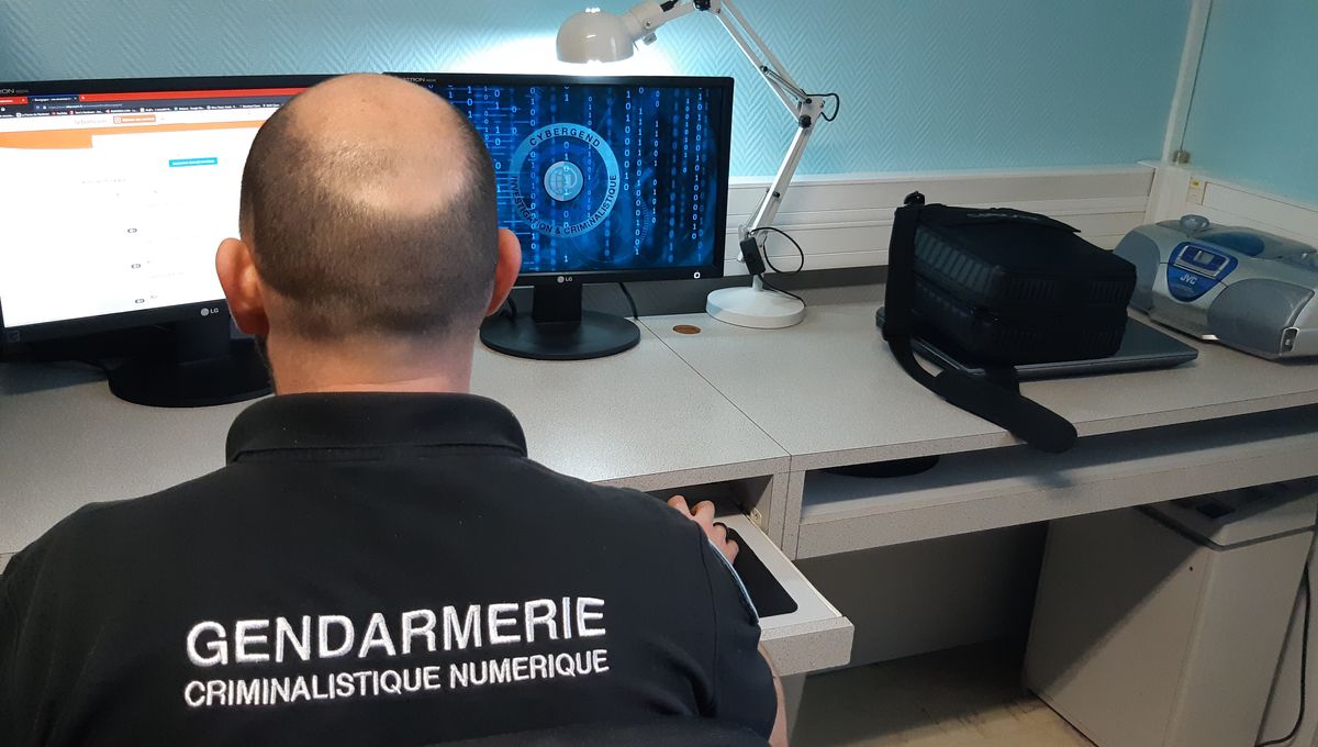 Arnaques, litiges et cybercriminalité : qui contacter en 2025 ? Police, Gendarmerie, SignalConso, Europe… le guide complet