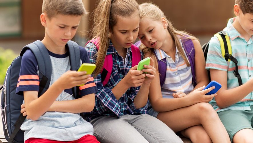 Smartphones pour ados sans réseaux sociaux, internet ni moteur de recherche (TikTok, Instagram, Snapchat) : NEOW et The Phone